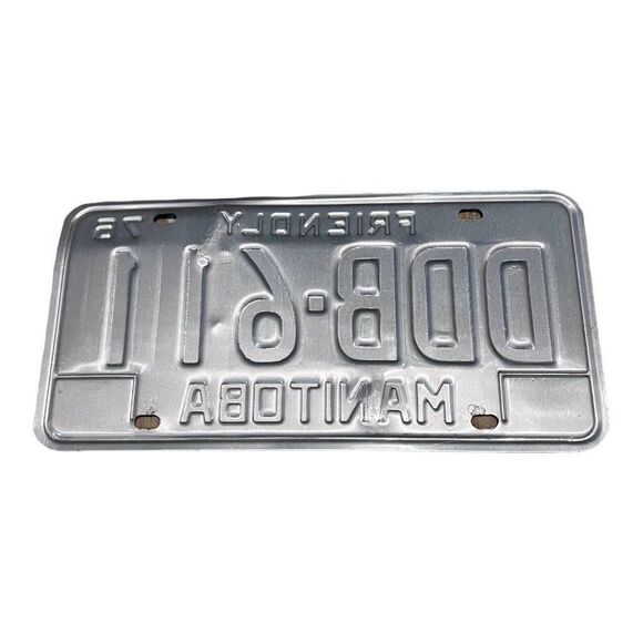 Vtg 1976 Manitoba Canada Collectible License Plate Original Yellow Tag DDB 611 - Picture 2 of 3